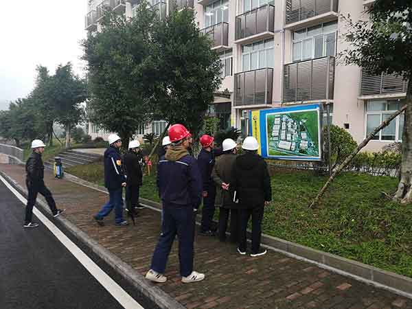 重庆市危险化学品重点县专家指导服务在万盛川东开展